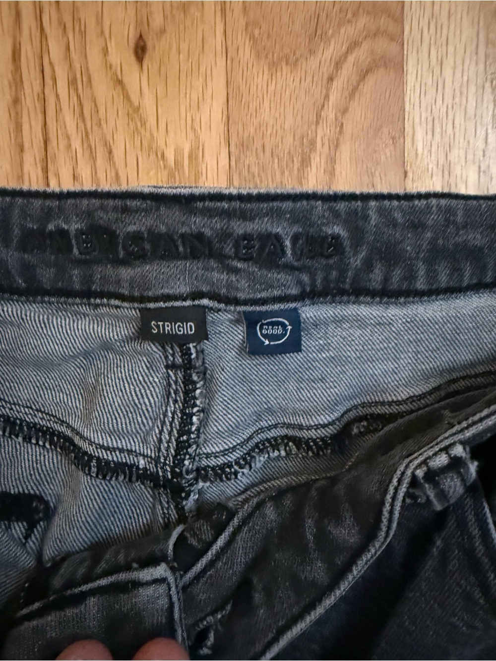 American Eagle Outfitters Women's Straight Leg Black Denim Jeans - Picture 2 of 3
